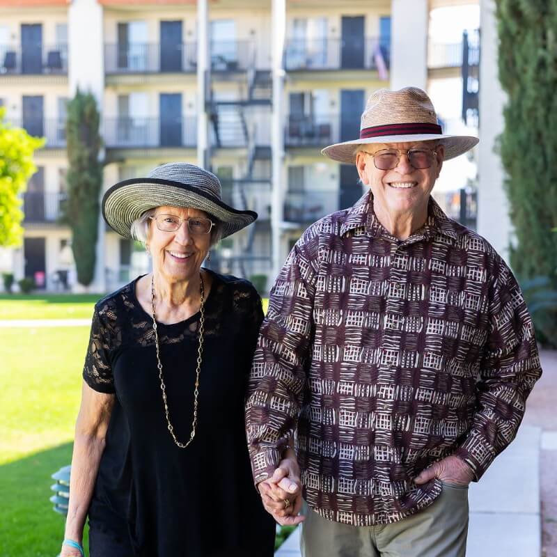 Couple Walking In Villa 2 800Px